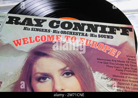 Viersen, Germania - Maggio 9. 2022: Primo piano della copertina del disco in vinile di Ray Conniff Foto Stock