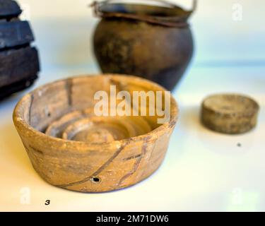 LA ciotola di legno romana HUNTERIANA è presente nella sezione cucina della parete Antonina Foto Stock