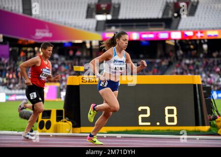 Kaitlin Bounds of USA gareggiando nella finale T20 800m nel Campionato Mondiale di Para Athletics 2017, London Stadium, Regno Unito. Atleta americano para Foto Stock