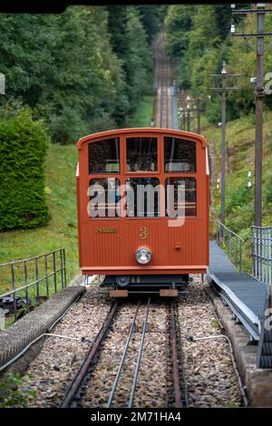 Bergbahn Heidelberg, Baden-Württemberg, ferrovia di montagna Heidelberg, 2 funicolari diverse corrono dal centro storico, sopra il castello, con un cambio di Foto Stock