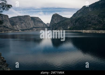 Hetch Hetchy Reservoir al Parco Nazionale di Yosemite. Foto di alta qualità Foto Stock