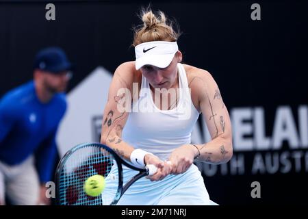 Adelaide, Australia, 6 gennaio 2023. Marketa Vondrousova, Repubblica Ceca, ha fatto il suo ritorno durante l'Adelaide International Tennis Match tra Marketa Vondrousova, Repubblica Ceca, e Aryna Sabalenka, Bielorussia, al Memorial Drive del 06 gennaio 2023 ad Adelaide, Australia. Credit: Peter Mundy/Speed Media/Alamy Live News Foto Stock