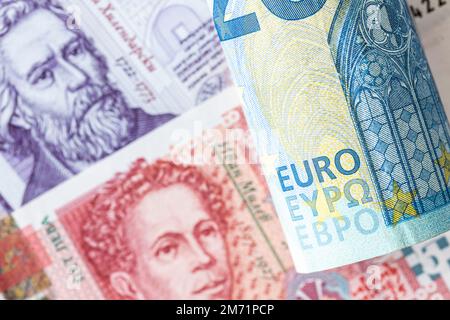 Banconote in euro e leva bulgare, concetto, ingresso della Bulgaria nella zona euro, adozione della moneta unica europea Foto Stock