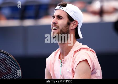 Adelaide, Australia, 6 gennaio 2023. Karen Khachanov durante la partita internazionale di tennis di Adelaide tra Daniil Medvedev e Karen Khachanov a Memorial Drive il 06 gennaio 2023 ad Adelaide, Australia. Credit: Peter Mundy/Speed Media/Alamy Live News Foto Stock