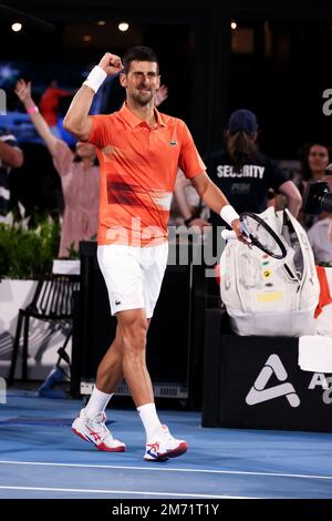 Adelaide, Australia, 6 gennaio 2023. Novak Djokovic di Serbia celebra la vittoria della partita internazionale di tennis di Adelaide tra Novak Djokovic di Serbia e Denis Shapovalov di Canada al Memorial Drive il 06 gennaio 2023 ad Adelaide, Australia. Credit: Peter Mundy/Speed Media/Alamy Live News Foto Stock