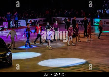 Bologna, Italia. 06th Jan, 2023. Spettacolo di chiusura durante il 2023 Bol su Ice â Plushenko and Friends, Ice Sports a Bologna, gennaio 06 2023 Credit: Independent Photo Agency/Alamy Live News Foto Stock