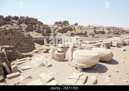 Il sito archeologico dell'isola di Elefantina, che ospita un antico tempio di Khnum Foto Stock