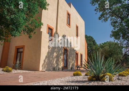 Queretaro, Queretaro, 11 29 22, tempio di santa rosa de viterbo vista dal giardino centrale, architettura messicana Foto Stock