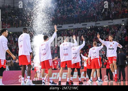 Pireo, Grecia. 06th Jan, 2023. Giocatori di Olympiacos Pireo durante l'Eurolega, turno 17, incontro tra Olympiacos Pireo e Emporio Armani Milano EA7 allo Stadio della Pace e dell'amicizia il 6 gennaio 2023 ad Atene, Grecia. Credit: Independent Photo Agency/Alamy Live News Foto Stock