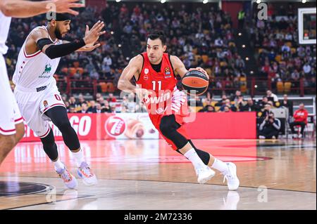 Pireo, Grecia. 06th Jan, 2023. 11 KOSTAS SLOUKAS di Olympiacos Pireo durante l'Eurolega, turno 17, incontro tra Olympiacos Pireo e EA7 Emporio Armani Milano allo Stadio della Pace e dell'amicizia il 6 gennaio 2023 ad Atene, Grecia. Credit: Independent Photo Agency/Alamy Live News Foto Stock