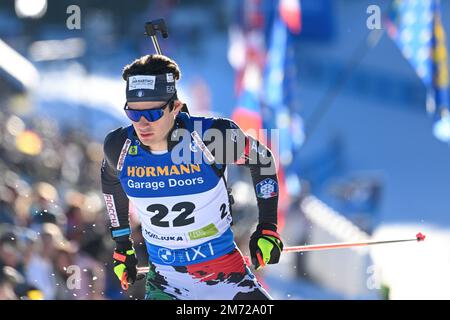 Pokljuka, Slovenia. 06th Jan, 2023. Tommaso Giacomel d'Italia visto in azione durante la gara Sprint Men 10 km alla BMW IBU Biathlon World Cup di Pokljuka. Credit: SOPA Images Limited/Alamy Live News Foto Stock