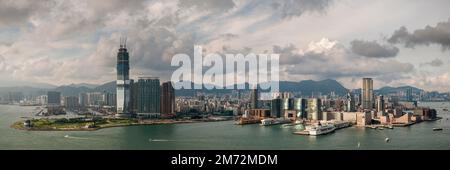 Panorama del West Kowloon e Tsim Sha Tsui lungomare, con l'International Commerce Centre (ICC) in costruzione, Hong Kong, 2008 Foto Stock