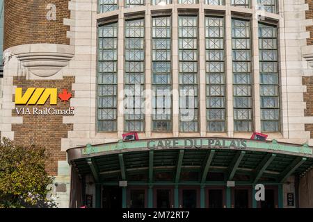 VIA treno dalla stazione ferroviaria di Quebec City. Ingresso principale della Gare du Palais (Stazione del Palazzo). Quebec, Canada Foto Stock