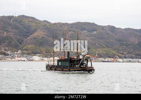 Fukuyama Giappone 5th Dic 2022: Il traghetto della città di Fukuyama da Tomonoura all'isola di Sensuijima. Questo traghetto comunale è modellato sulla Iroha-maru Foto Stock