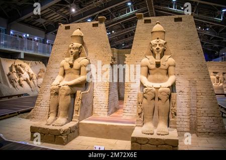 Tottori Japan : Tottori Sand Dunes il Museo della sabbia, ha esposto specialmente la scultura di sabbia. Il tema è 'Viaggi nel mondo in sabbia - Egitto' Foto Stock