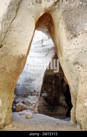 Grotte campanaria di gesso bianco Luzit in Israele - un luogo di vita di persone antiche Foto Stock