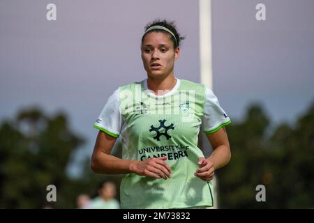 Adelaide, Australia. 07th Jan, 2023. Adelaide, South Australia, gennaio 7th 2023: Grace Jale (11 Canberra United) si occupa della partita della Liberty A-League tra Adelaide United e Canberra United al ServiceFM Stadium di Adelaide, Australia. (NOE Llamas/SPP) Credit: SPP Sport Press Photo. /Alamy Live News Foto Stock