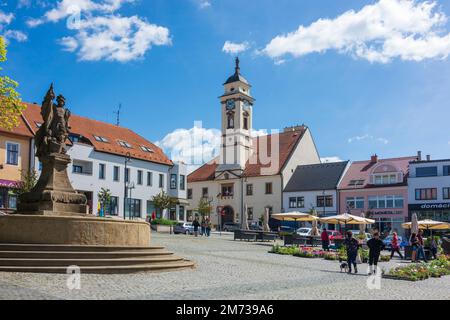 Uhersky Brod (Ungarisch Brod) : Piazza Masarykovo e il municipio in , Zlinsky, Zlin Region, Zliner Region, Czech Foto Stock