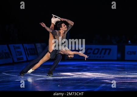 Bologna, Italia. 06th Jan, 2023. Rebecca Ghilardi e Filippo Ambrosini (Italia) nel corso del 2023 Bol su Ice â Plushenko e Friends, Sport sul ghiaccio a Bologna, Italia, gennaio 06 2023 Credit: Independent Photo Agency/Alamy Live News Foto Stock