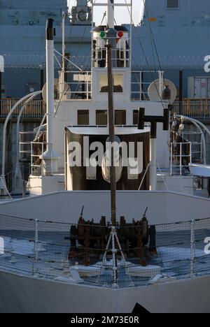 La HMS M33 è l'unica nave sopravvissuta di Gallipoli e uno dei soli 3 sopravvissuti britannici alla prima guerra mondiale, Portsmouth Historic Dockyard, Portsmouth, Hampshire, GB Foto Stock