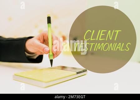 Calligrafia testo cliente Testimonianze. Parola scritta su dichiarazione scritta persone di certificazione valore del carattere Foto Stock
