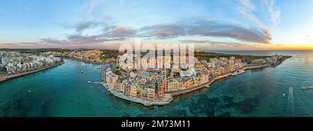 Panorama dei droni di Marsaskala all'alba a Malta. Foto Stock