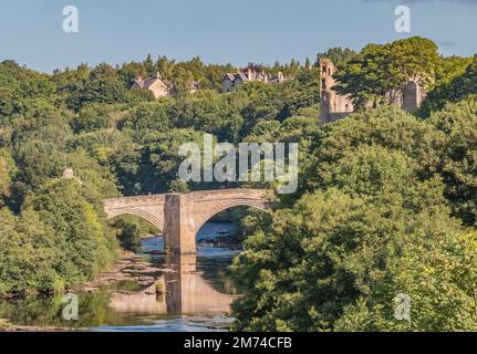 Il ponte della contea e le rovine del castello, Barnard Castle, Teesdale Foto Stock