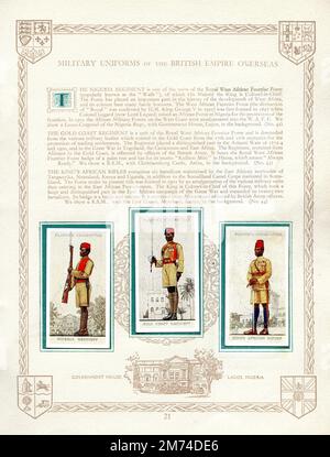 Una pagina tratta da un album vintage di sigarette intitolato ‘Military Uniforms of the British Empire Overseas’. Le carte raffigurano i soldati del Reggimento della Nigeria, del Reggimento della Gold Coast e dei Fucili africani del Re. La pagina è decorata anche con un disegno di ‘Casa del Governo’, Lagos, Nigeria. Pubblicato nel 1938 da John Player & Sons. Foto Stock