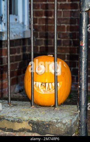 MAD uomo di zucca dietro le sbarre, Cherry Willingham Lincoln 2022 Foto Stock