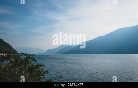 Paesaggi e paesaggi intorno al lago di Como nel Nord Italia. Foto Stock
