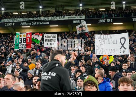 Torino, Italia. 30th Nov 2022. Torino. Banner in memoria di Gianluca Vialli davanti alla Lega Serie A Tim match valido per il campionato 2022/2023 Juventus vs Udinese allo Stadio Allianz nella foto: Credit: Independent Photo Agency/Alamy Live News Foto Stock