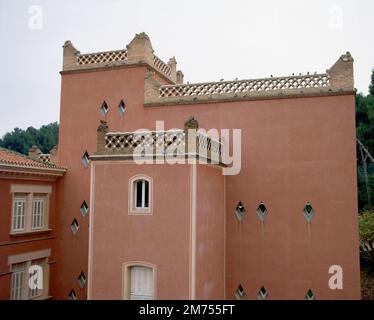 RESIDENCIA DE EUSEBIO GÜELL - CASA SEÑORIAL DEL SIGLO XVIII RESTAURADA -. Autore: ANTONI GAUDI (1852-1926). Ubicazione: PARQUE Güell. Barcellona. SPAGNA. Foto Stock