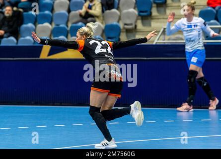 Chomutov, Repubblica Ceca. 07th Jan, 2023. Lucia Mikulcik di DHK Banik Most celebra il gol durante la Women's Handball Champions League 10th round Un gioco di gruppo: Most vs CSM Bucarest a Chomutov, Repubblica Ceca, 7 gennaio 2023. Credit: Ondrej Hajek/CTK Photo/Alamy Live News Foto Stock