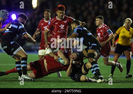 Cardiff, Regno Unito. 07th Jan, 2023. Ken Owens of the Scarlets viene fermato. United Rugby Championship, Cardiff Rugby v Scarlets al BT Sport Cardiff Arms Park di Cardiff, Galles, sabato 7th gennaio 2023. pic di Andrew Orchard/Andrew Orchard sports photography/Alamy Live news Credit: Andrew Orchard sports photography/Alamy Live News Foto Stock