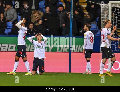 Bolton, Regno Unito. 07th Jan, 2023. Bolton Wanderers Forward Elias Kachunga (24) guarda sconfortato dopo che il portiere di Plymouth Argyle Michael Cooper (1) fa un salvataggio durante la partita della Sky Bet League 1 Bolton Wanderers vs Plymouth Argyle all'Università di Bolton Stadium, Bolton, Regno Unito, 7th gennaio 2023 (Foto di Stanley Kasala/News Images) a Bolton, Regno Unito il 1/7/2023. (Foto di Stanley Kasala/News Images/Sipa USA) Credit: Sipa USA/Alamy Live News Foto Stock