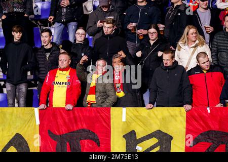 SITTARD, PAESI BASSI - GENNAIO 7: Tifosi sostenitori delle aquile di Passi pure prima della partita olandese di Eredivie tra Fortuna Sittard e le aquile di Passi pure allo stadio Fortuna Sittard il 7 Gennaio 2023 a Sittard, Paesi Bassi (Foto di Henny Meyerink/BSR Agency) Foto Stock