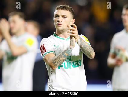 Sheffield, Regno Unito. 7th Jan, 2023. Kieran Trippier of Newcastle United applauds è fan dopo la partita della fa Cup a Hillsborough, Sheffield. Foto di credito dovrebbe essere: Lexy Ilsley / Sportimage di credito: Sportimage / Alamy Live News Foto Stock