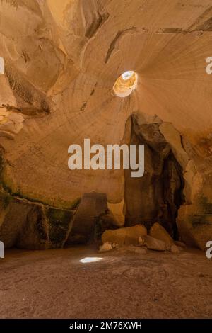 Vista delle Grotte Bell, antiche cave, nel Parco Nazionale di Bet Guvrin, nel centro-sud di Israele Foto Stock