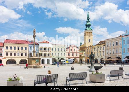 Novy Jicin (Neu Titschein, Neutitschein): Piazza Masarykovo con la colonna mariana e la Chiesa dell'Assunzione della Vergine Maria in , Moravskosl Foto Stock