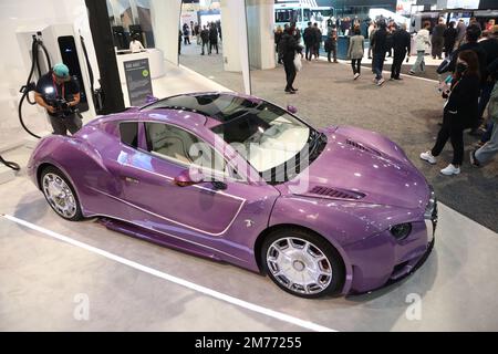 Las Vegas, Stati Uniti. 07th Jan, 2023. Una vista di un'auto di lusso Hispano Suiza Carmen Boulogne tutta elettrica in mostra durante il CES internazionale 2023, al Las Vegas Convention Center di Las Vegas, Nevada, sabato 7 gennaio 2023. Hispano-Suiza è una casa automobilistica di lusso spagnola-svizzera, fondata nel 1904 a Barcellona. Foto di James Atoa/UPI Credit: UPI/Alamy Live News Foto Stock