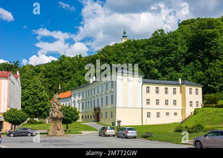 Fulnek: Piazza Komenskeho, Palazzo di Knurr, Castello di Fulnek in , Moravskoslezsky, Regione Moravo-Slesia, Regione Mährisch-schlesische, Ceco Foto Stock