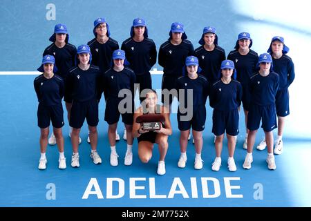 Adelaide, Australia, 8 gennaio 2023. Aryna Sabalenka di Bielorussia festeggia la vittoria alla finale internazionale di tennis di Adelaide tra Aryna Sabalenka di Bielorussia e Linda Noskova di Repubblica Ceca al Memorial Drive il 08 gennaio 2023 ad Adelaide, Australia. Credit: Peter Mundy/Speed Media/Alamy Live News Foto Stock