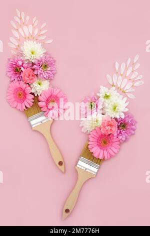Pennello spray floreale con fiori estivi. Concetto astratto della natura con rosa, crisantemo, gerbera, garofani. Design minimal surreale. Foto Stock