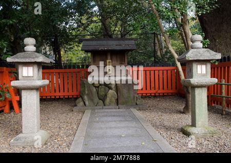 Shimogamo, 11 dicembre 2017: Altare nel Santuario Shimogamo di Kyoto. Honshu. Giappone. Foto Stock