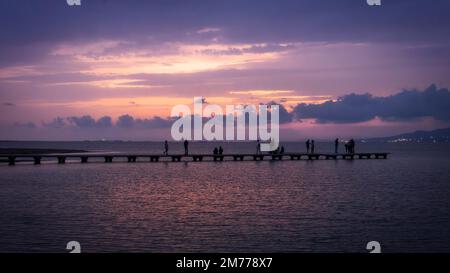 Tramonto al molo di El Trabucador, Deltebre, Catalogna Foto Stock