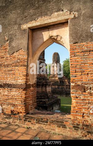 Le rovine del Wat Phra Sri Rattana Mahathat nella città di Loppuri nella provincia di Loppuri in Thailandia, Thailandia, Loppuri, novembre 2022 Foto Stock