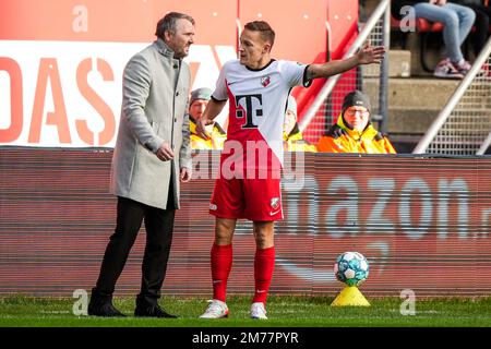 Utrecht - allenatore del FC Utrecht Michael Silberbauer, Jens Toornstra del FC Utrecht durante la partita tra FC Utrecht e Feyenoord allo Stadion Galgenwaard il 8 gennaio 2023 a Utrecht, Paesi Bassi. (Da Box a Box Pictures/Tom Bode) Foto Stock