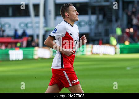 UTRECHT, PAESI BASSI - GENNAIO 8: Jens Toornstra del FC Utrecht festeggia dopo aver segnato il primo gol durante la partita olandese di Eredivie tra FC Utrecht e Feyenoord allo Stadion Galgenwaard il 8 Gennaio 2023 a Utrecht, Paesi Bassi (Foto di ben Gal/Orange Pictures) Foto Stock