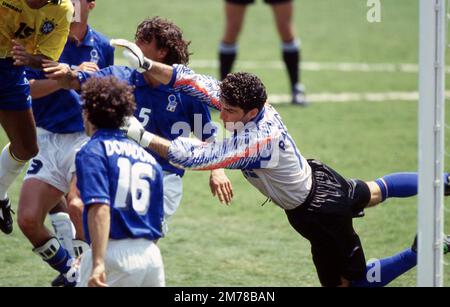 Pasadena, Vereinigte Staaten. 08th Jan, 2023. firo, 17.07.1994 archivio immagine, archivio foto, archivio, archivio foto calcio, Calcio, COPPA DEL MONDO 1994 USA, 94 finale, finale Brasile - Italia 3:2 dopo le penalità, ne Gianluca Pagliuca, parata Credit: dpa/Alamy Live News Foto Stock