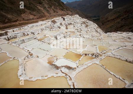 Miniere di sale Maras in Perù. Foto Stock